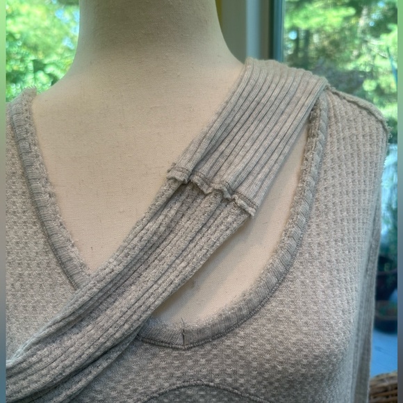 Free People XS EUC Deconstructed Long Sleeve Light Gray Oversized Thermal Top - Picture 2 of 8